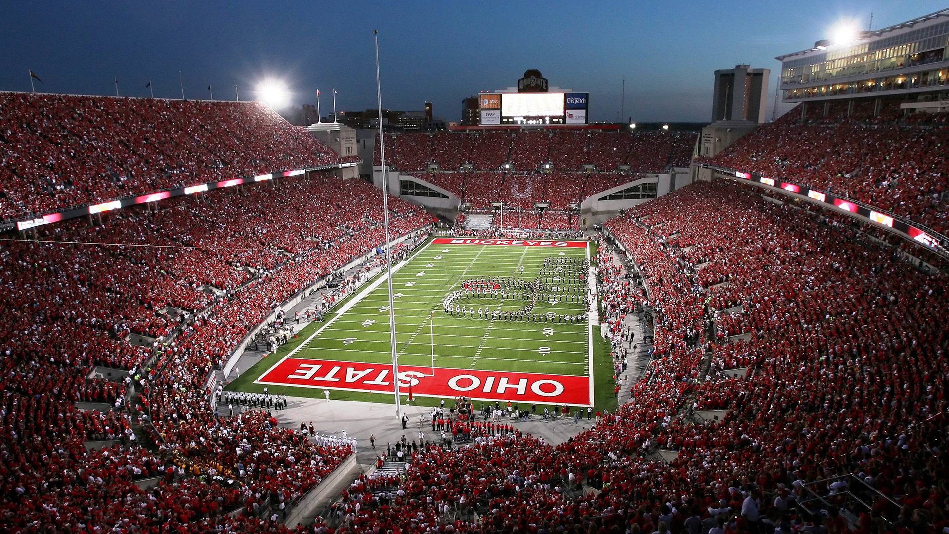 雄鹿观众热烈欢呼！，德布劳内迎来十赛季出色发挥热度持续攀升